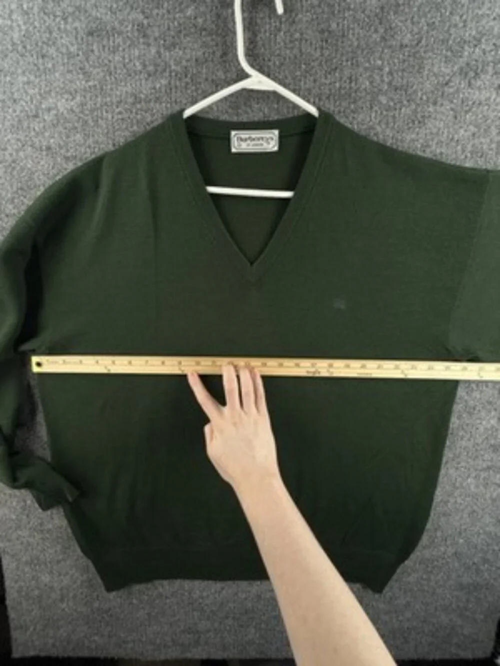 Burberry Long Sleeve Pullover V-Neck Green 9 Mens Logo Sweater Solid Knit Adult